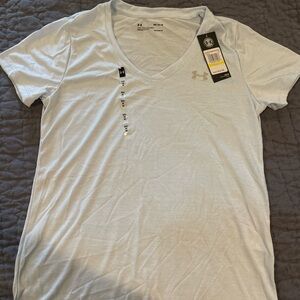 Under Armour women’s shirt in light gray/silver size medium